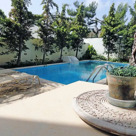 Arokaria Villa *